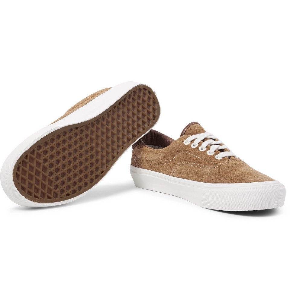 men tan vans