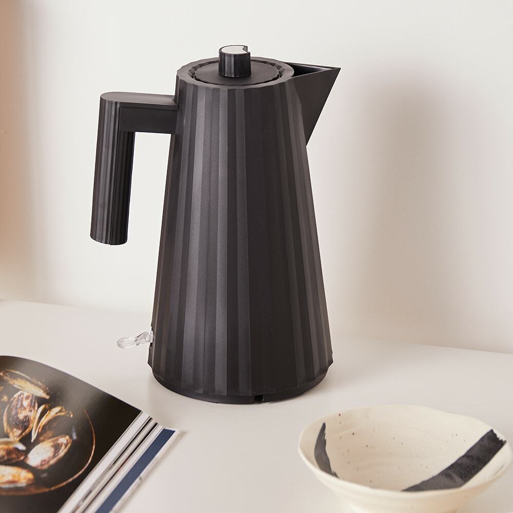Alessi Plisse Kettle 1.7L in Black Alessi