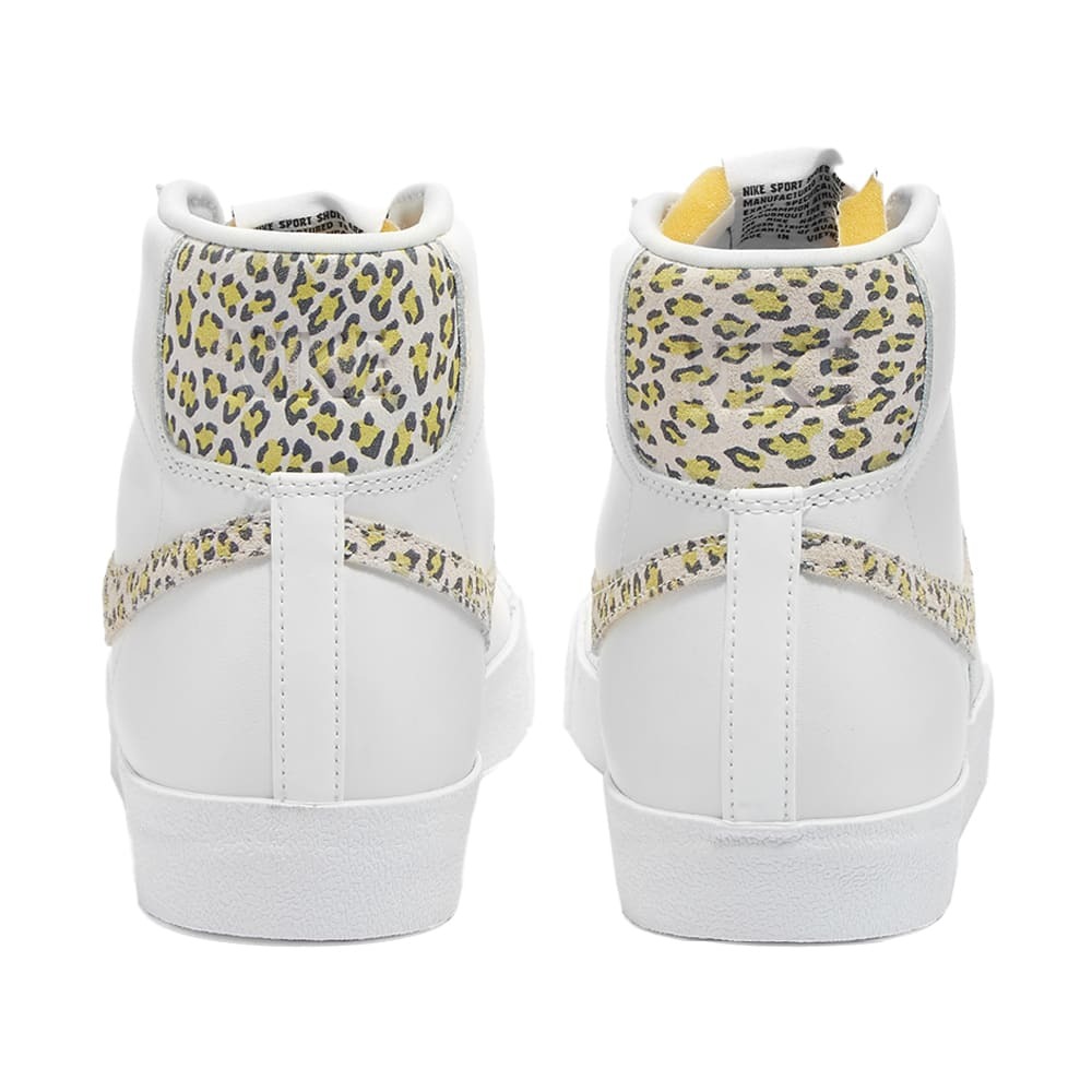 Nike Women's Blazer Mid 77 SE W Sneakers in Sail/Black/White Nike