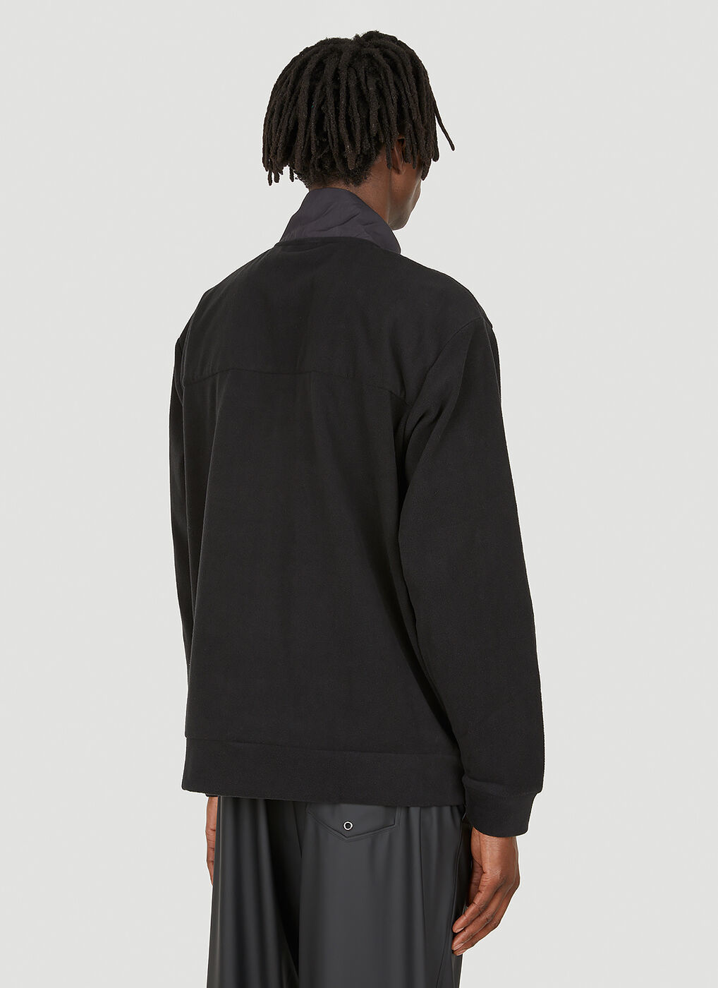 Fleece Sweatshirt in Black Rains