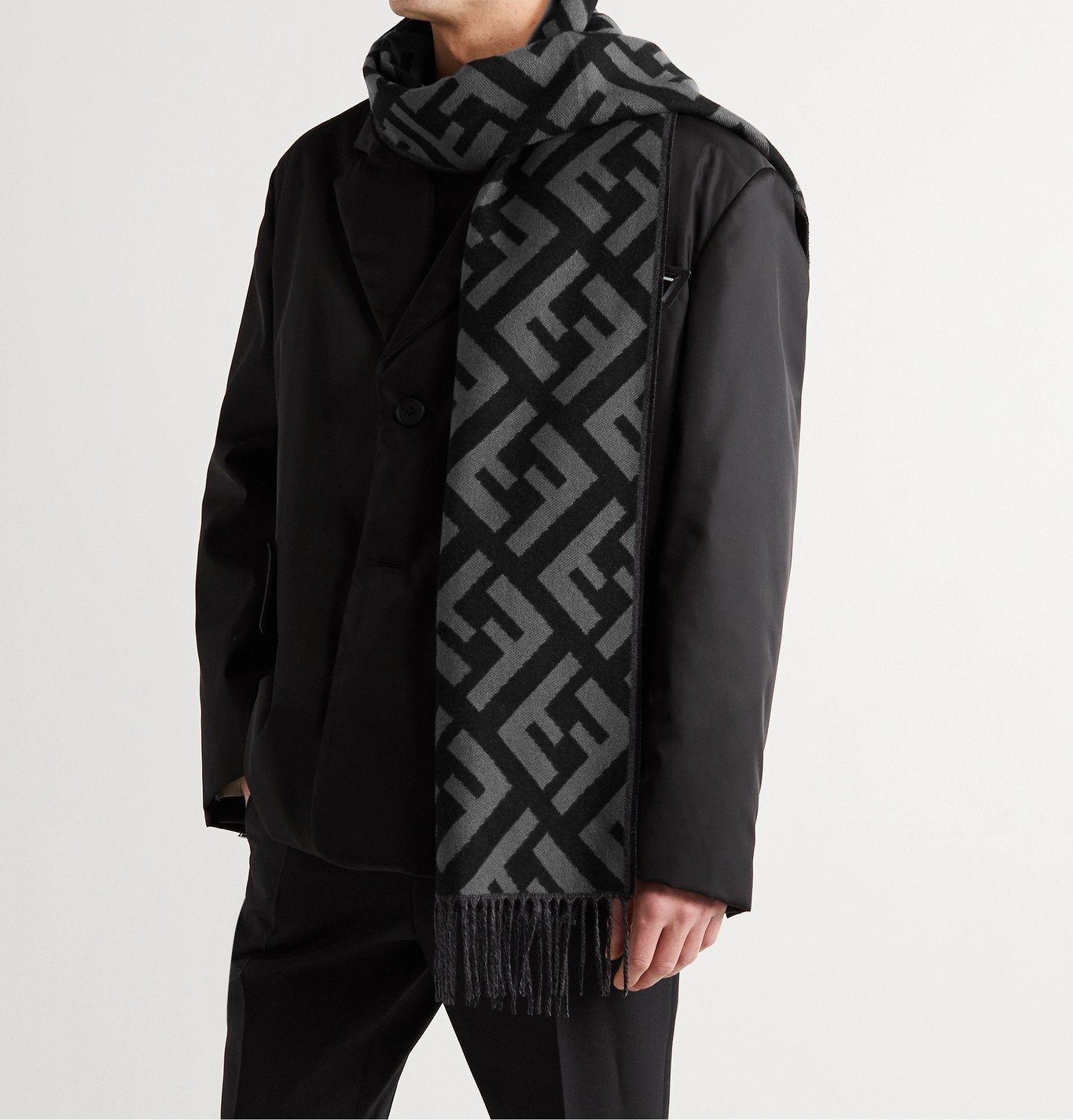Fendi - Fringed Logo-Intarsia Cashmere Scarf - Gray Fendi