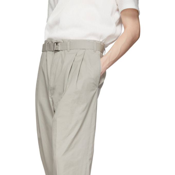 grey pleated trousers