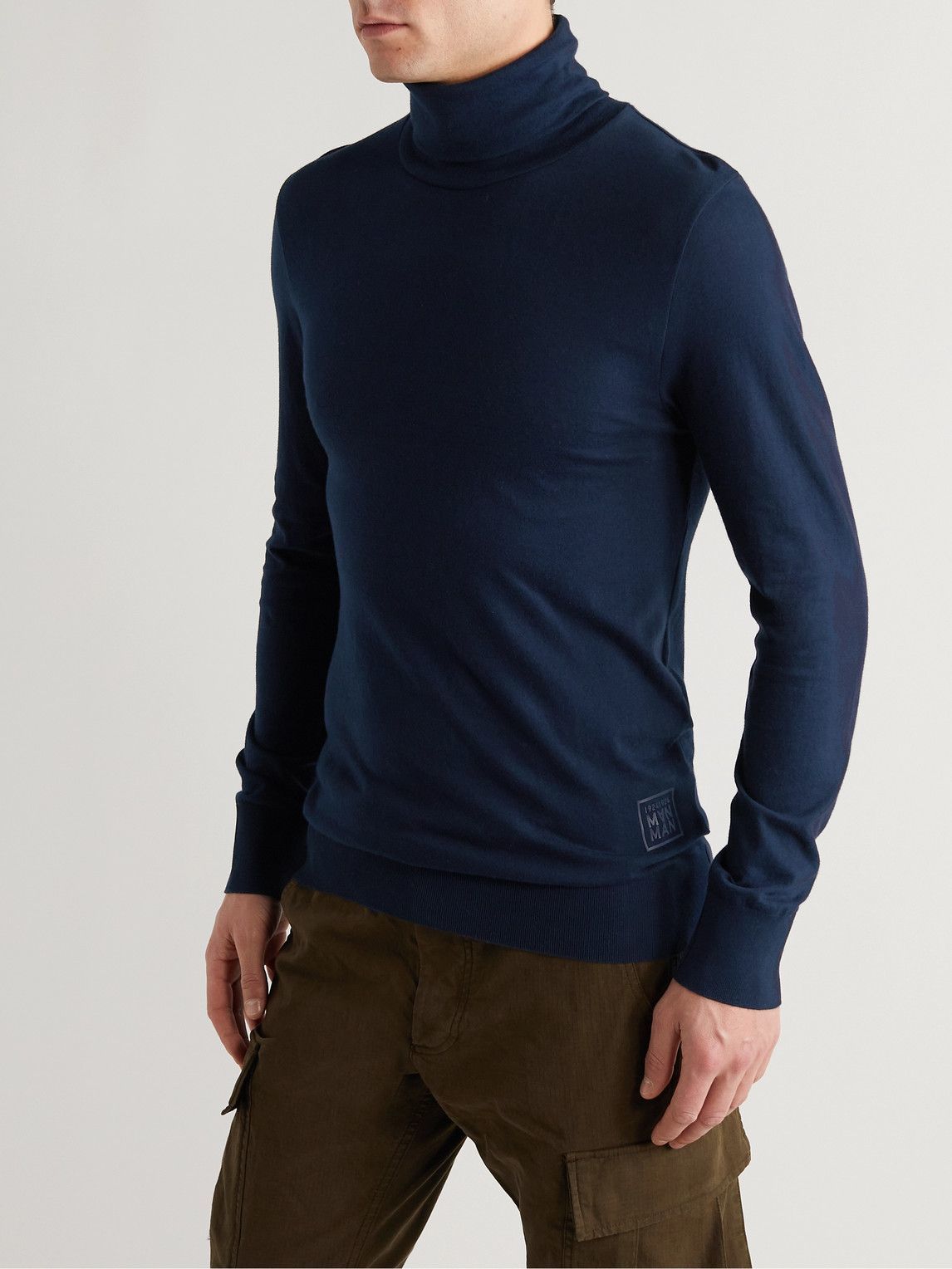 rollneck t shirt
