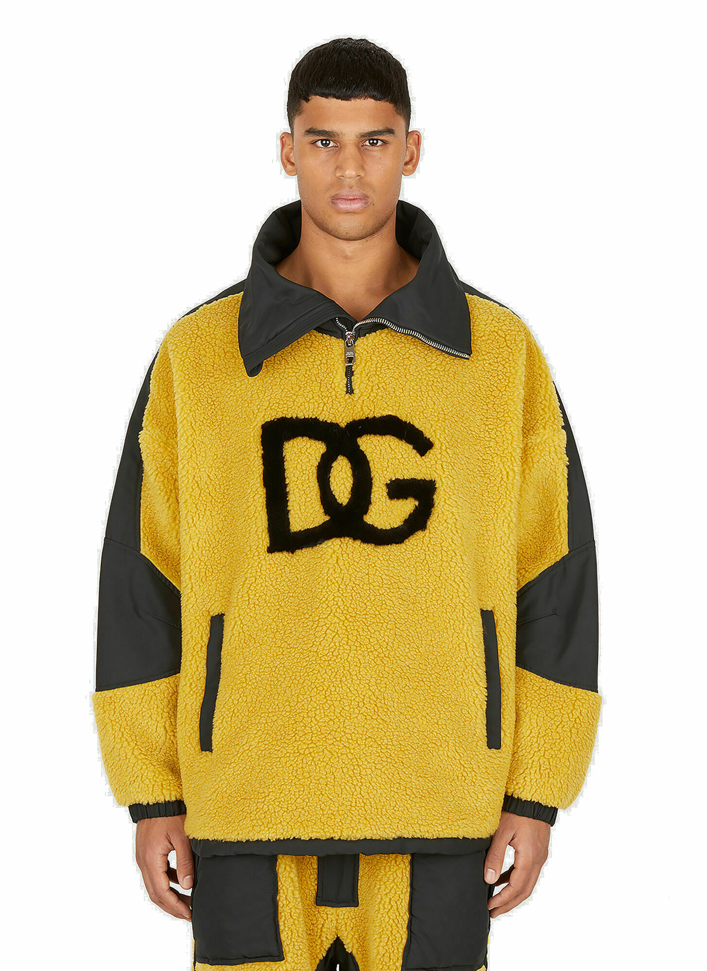 Photo: DG Teddy Sweatshirt in Yellow