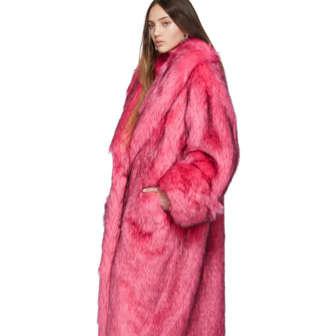 elektronisk Elastisk en lille Gucci Pink Faux-Fur Oversized Coat Gucci