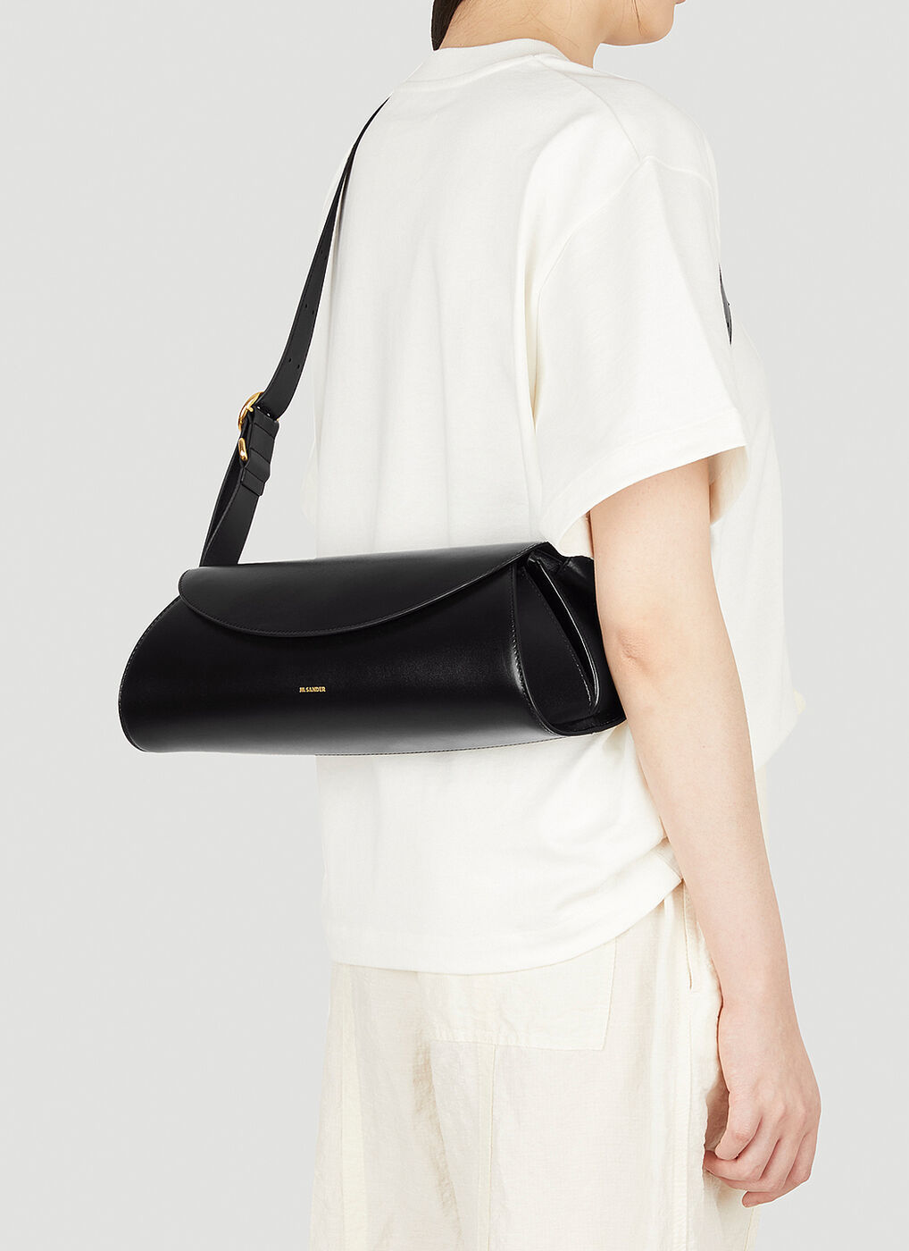 人気カラーのバッグCannolo Medium Shoulder Bag in Black Jil Sander