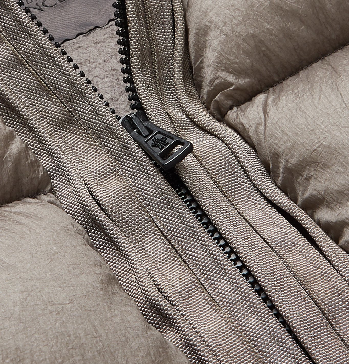 Moncler Cevenne Down Jacket navy crusted