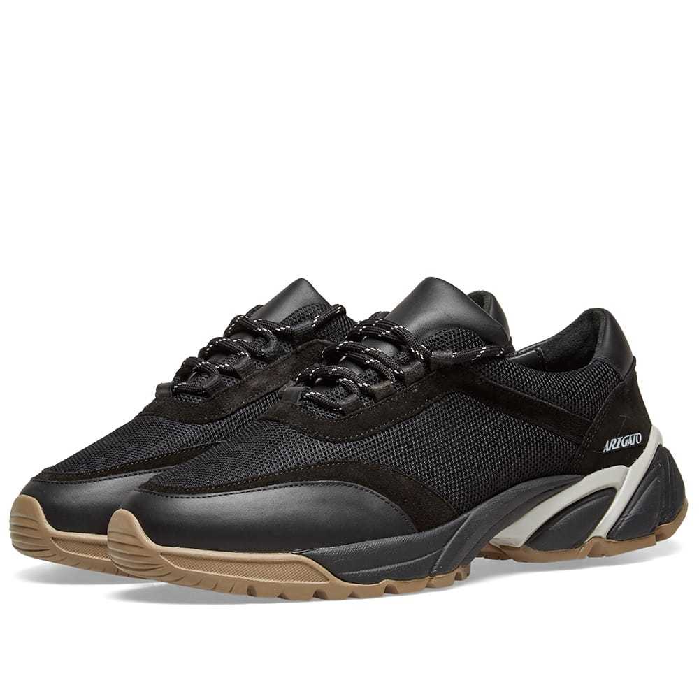 axel arigato tech runner black