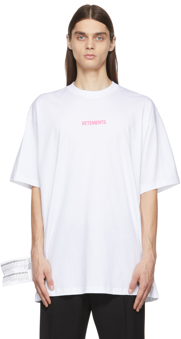 VETEMENTS White Logo Label T-Shirt Vetements