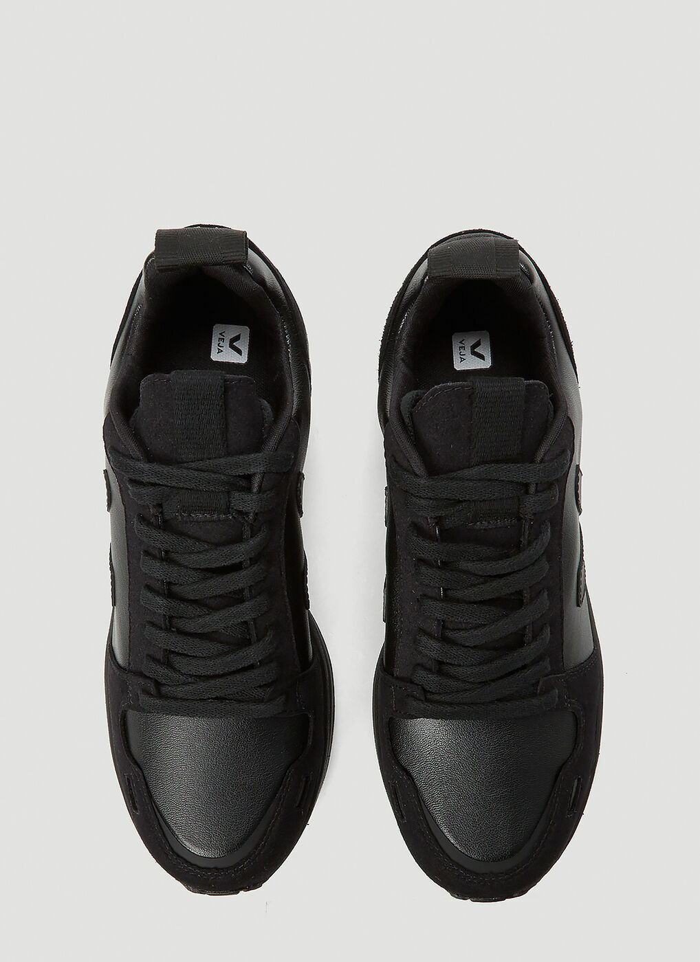 Hiking Sneakers in Black