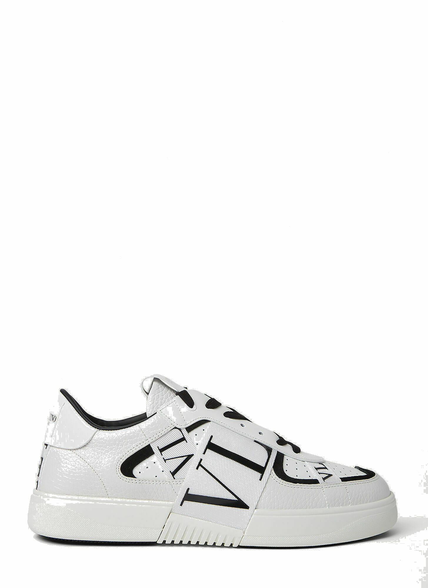 Photo: VL7N Sneakers in White