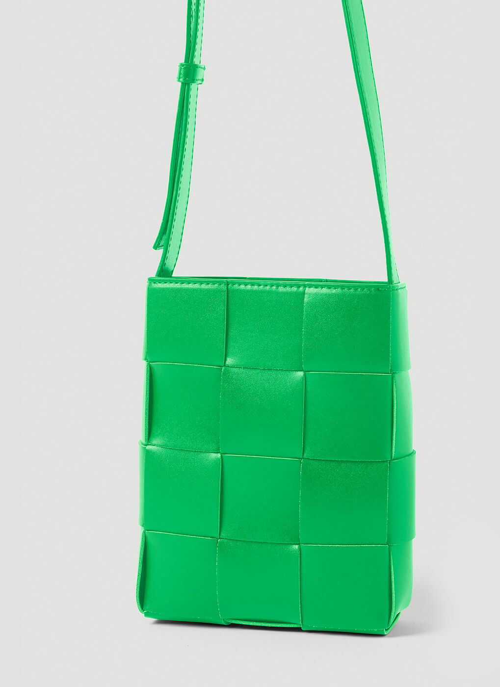 Intreccio Phone Pouch Crossbody Bag in Green Bottega Veneta