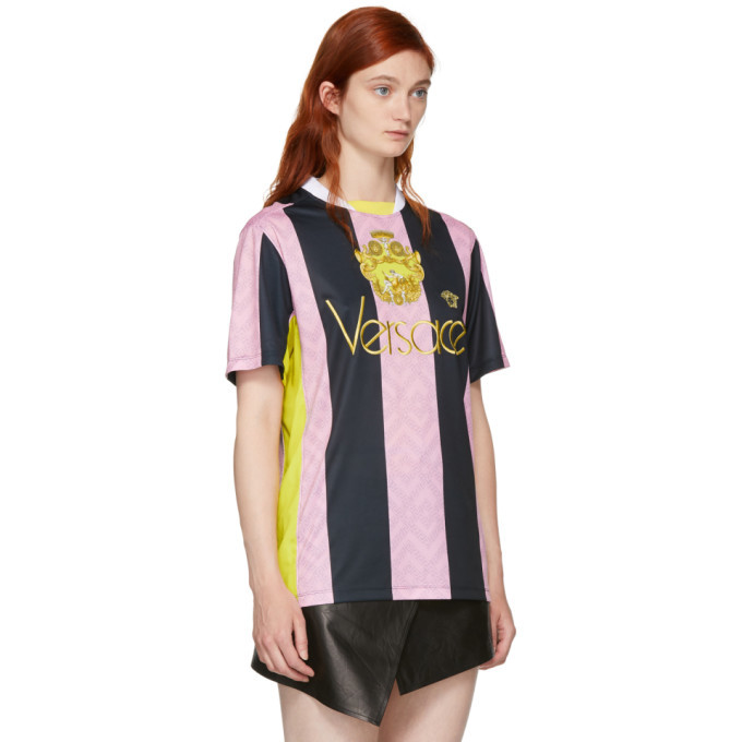 alfiler idea Presta atención a Versace Pink and Black Stripe Logo Football T-Shirt Versace