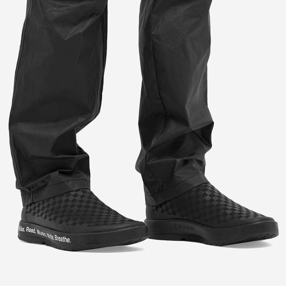 TAKAHIROMIYASHITA TheSoloist. Men's OOFOS Way Of Life Checker Shoe in Black  TAKAHIROMIYASHITA TheSoloist.