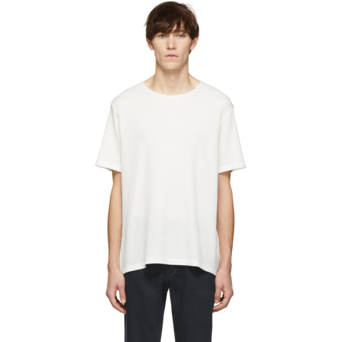 white u neck t shirt