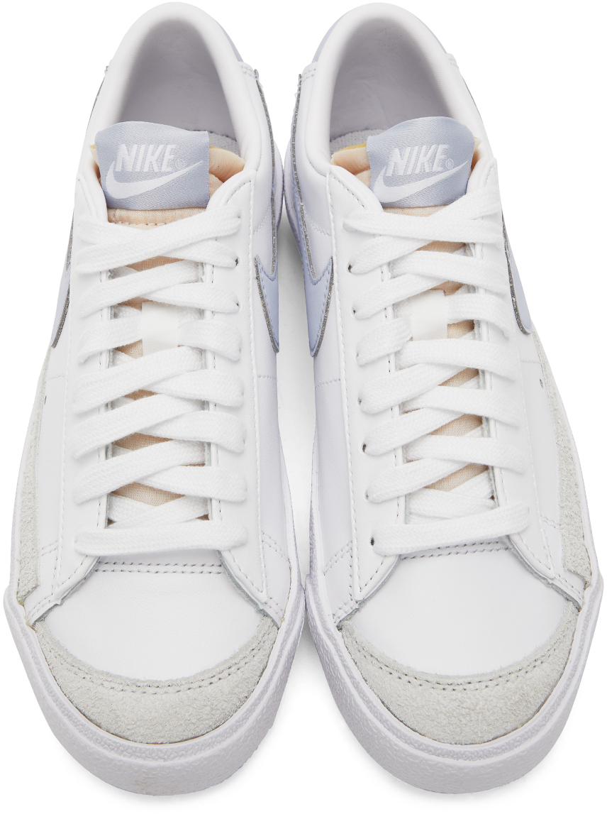 nike blazer low taupe